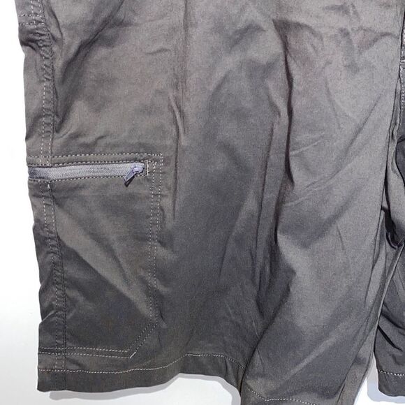 Wrangler Men's UPF 50 Relaxed Fit Performance Green Zip Cargo Shorts Size 48 NWT - Picture 2 of 9